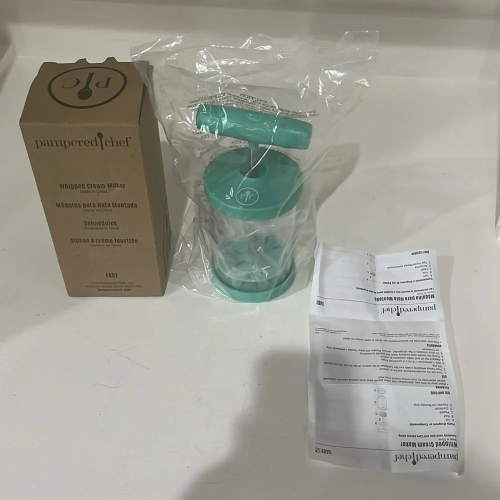 Pampered Chef Teal/Turquoise Whipped Cream Maker #1461 New In Box